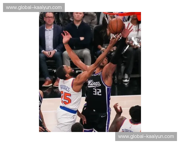 尼克斯二次进攻得分19比8领先 唐斯14篮板巩固防守篮板 尼克斯二次进攻得分19比8领先 唐斯14篮板巩固防守篮板