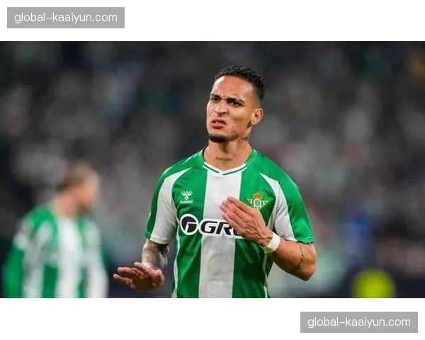 巴坎布替补浪费良机 连续错失安东尼威胁传球